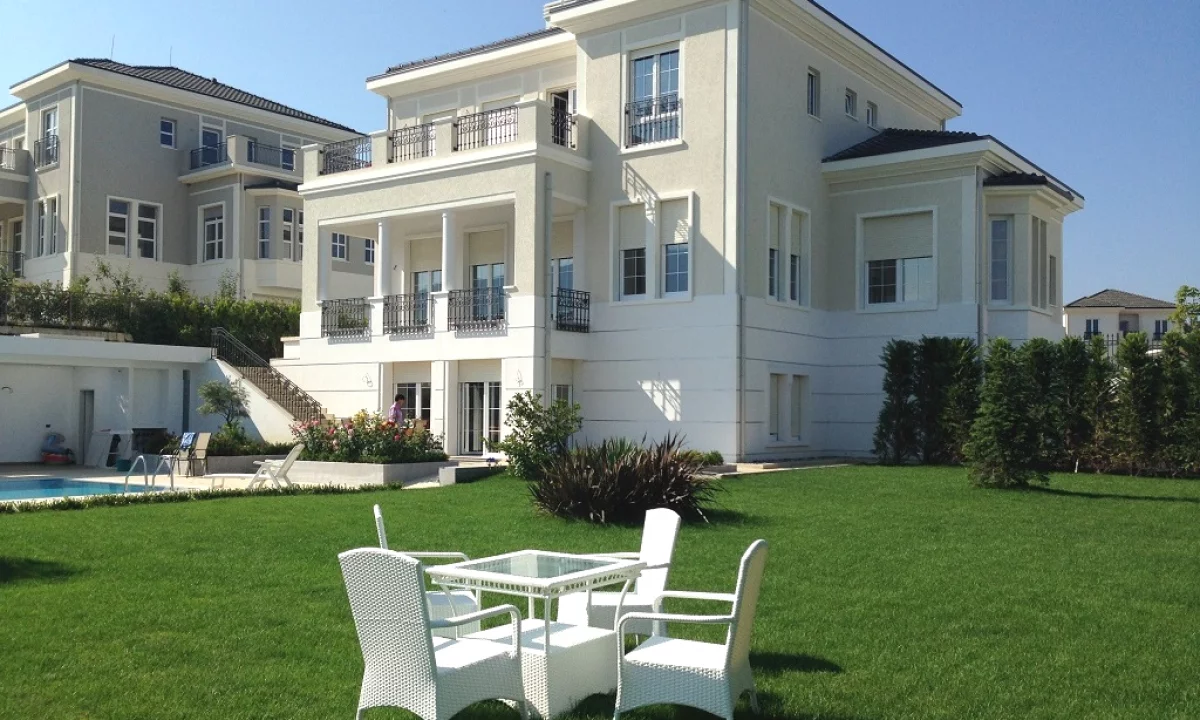 Shtepi me qera Vila Luksoze ne Tirane, 5+1, Mobilimi E mobiluar, Pagesa 4,300  Euro.