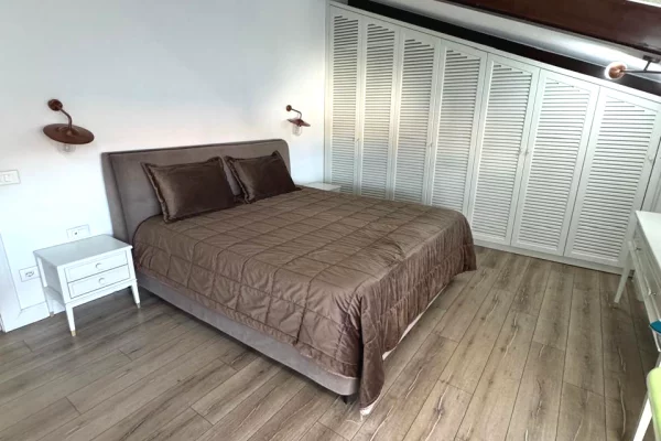 Shtepi me qera Penthose(kati i fundit panoramik) ne Tirane, 4+1, Mobilimi E mobiluar, Pagesa 2,200  Euro.