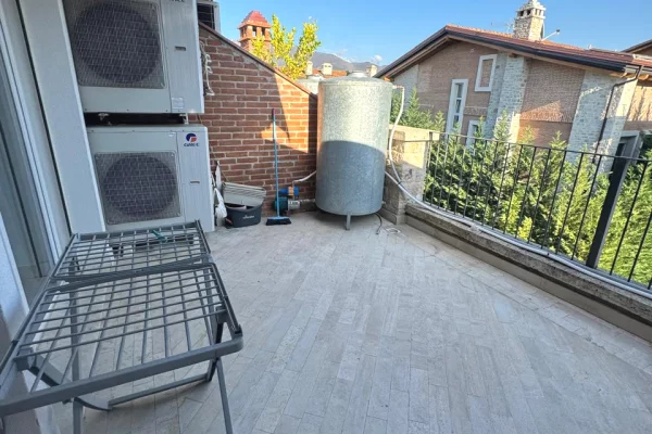 Shtepi me qera Penthose(kati i fundit panoramik) ne Tirane, 4+1, Mobilimi E mobiluar, Pagesa 2,200  Euro.