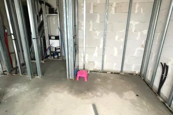 Shtepi ne shitje Apartament ne Tirane, 1+1, Mobilimi Bosh, pa mobiluar, Pagesa 378,000  Euro.