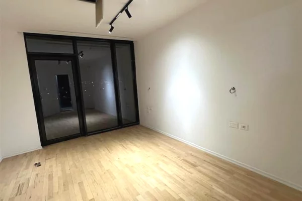 Appartamento in vendita a Tirana 2+1, Vuoto