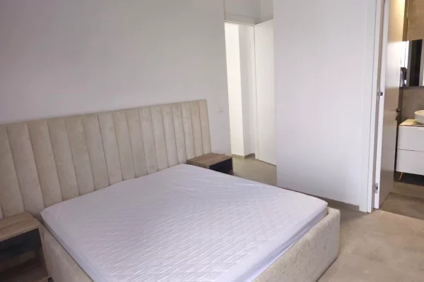 Shtepi me qera Apartament ne Tirane, 2+1, Mobilimi E mobiluar, Pagesa 1,299  Euro.