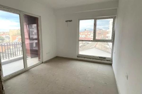 Shtepi ne shitje Apartament ne Tirane, 2+1, Mobilimi Bosh, pa mobiluar, Pagesa 145,300  Euro.