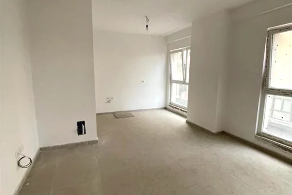 Shtepi ne shitje Apartament ne Tirane, 2+1, Mobilimi Bosh, pa mobiluar, Pagesa 145,300  Euro.