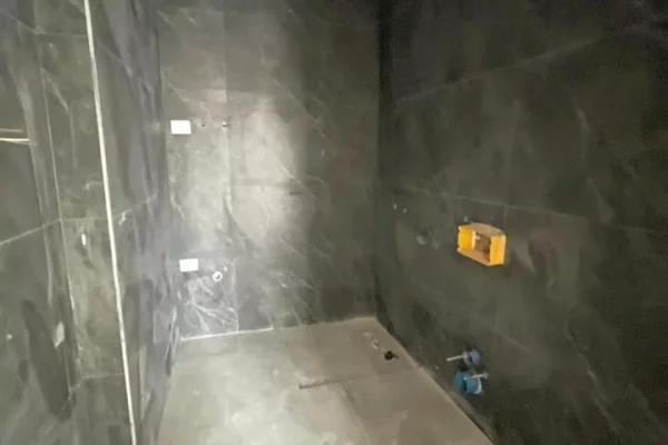 Shtepi ne shitje Apartament ne Tirane, 2+1, Mobilimi Bosh, pa mobiluar, Pagesa 145,300  Euro.