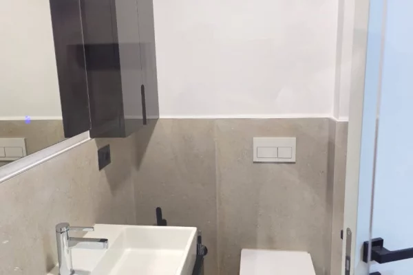 Shtepi me qera Apartament ne Tirane, 2+1, Mobilimi E mobiluar, Pagesa 1,300  Euro.