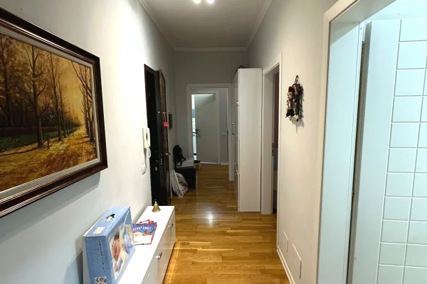 Shtepi me qera Apartament ne Tirane, 2+1, Mobilimi E mobiluar, Pagesa 1,300  Euro.