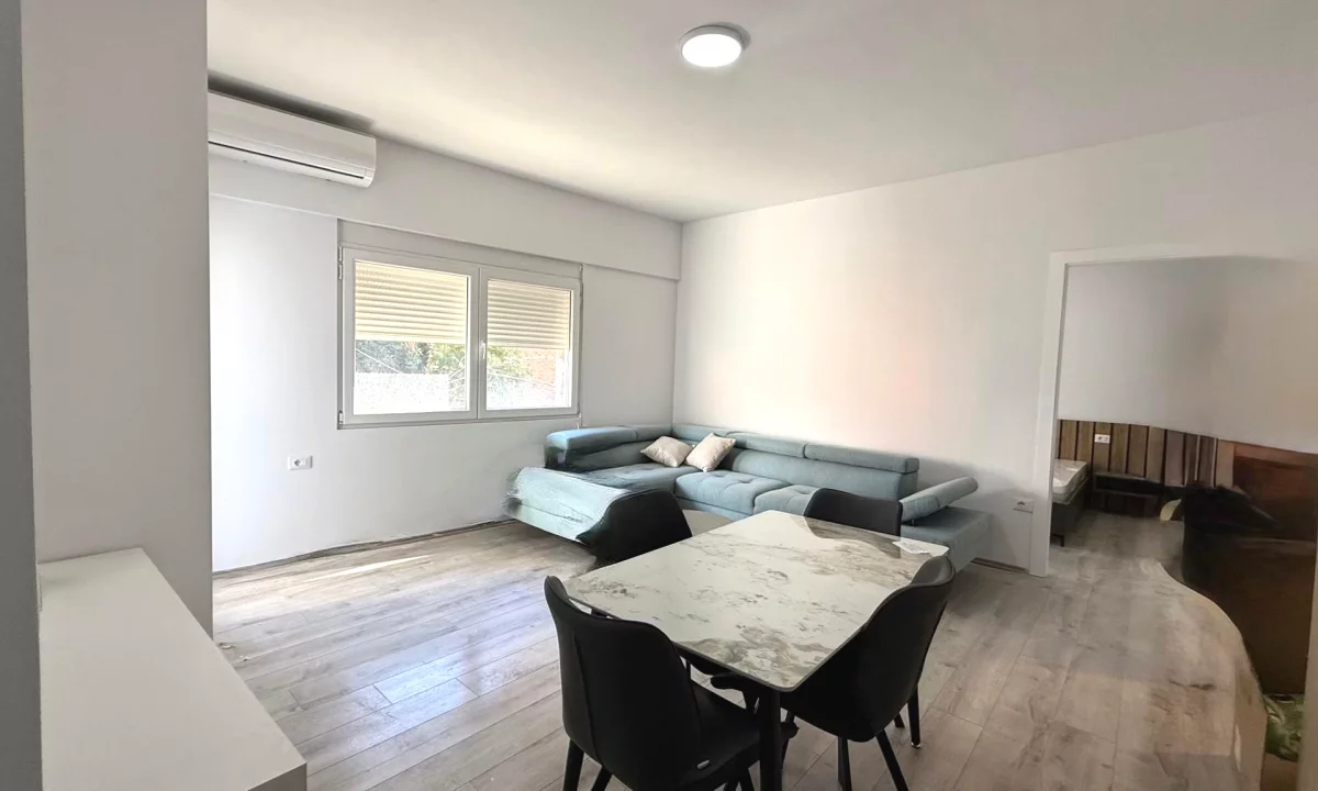 Shtepi me qera Apartament ne Tirane, 1+1, Mobilimi E mobiluar, Pagesa 650  Euro.
