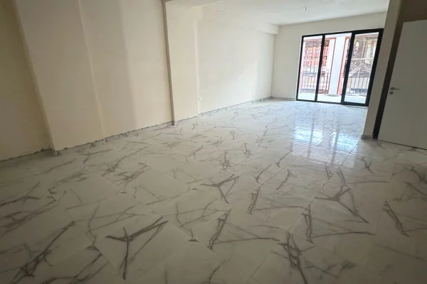 Shtepi ne shitje Apartament ne Tirane, 3+1, Mobilimi Bosh, pa mobiluar, Pagesa 207,800  Euro.