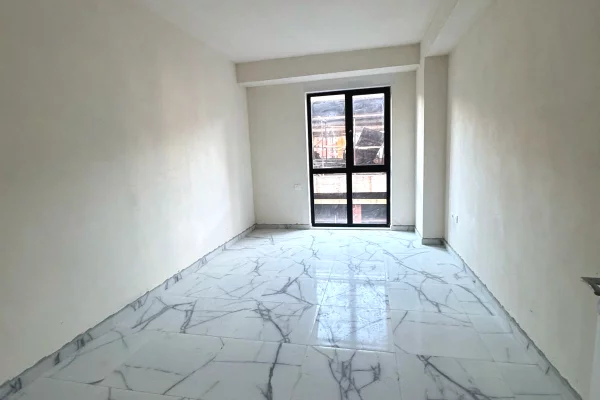 Shtepi ne shitje Apartament ne Tirane, 3+1, Mobilimi Bosh, pa mobiluar, Pagesa 207,800  Euro.