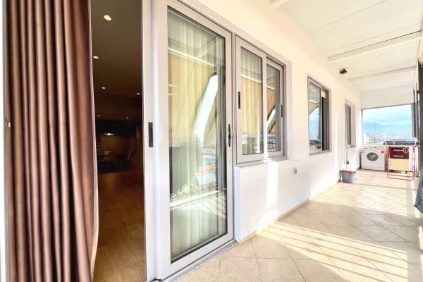 Shtepi ne shitje Apartament ne Tirane, 2+1, Mobilimi E mobiluar, Pagesa 190,000  Euro.