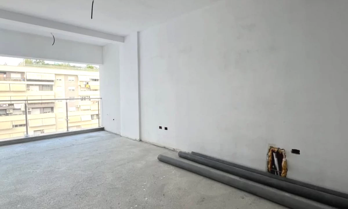 Shtepi ne shitje Apartament ne Tirane, 3+1, Mobilimi Bosh, pa mobiluar, Pagesa 330,000  Euro.