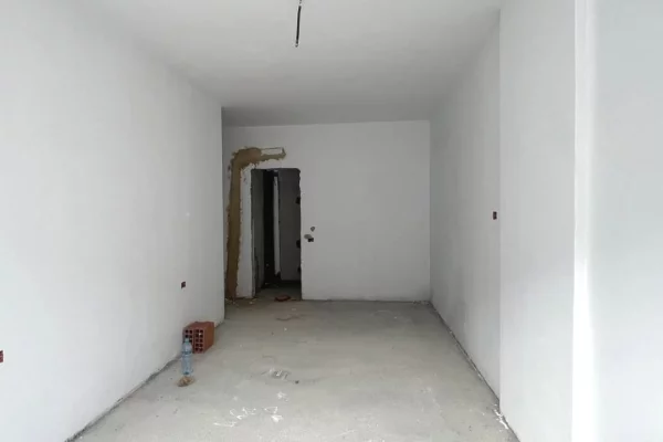 Shtepi ne shitje Apartament ne Tirane, 3+1, Mobilimi Bosh, pa mobiluar, Pagesa 330,000  Euro.
