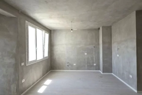 Shtepi ne shitje Apartament ne Tirane, 2+1, Mobilimi Bosh, pa mobiluar, Pagesa 231,200  Euro.