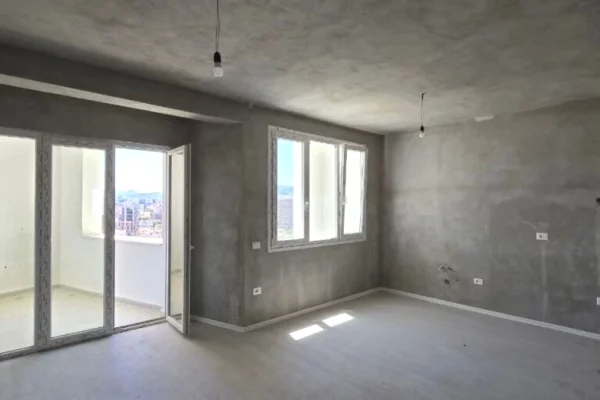 Shtepi ne shitje Apartament ne Tirane, 2+1, Mobilimi Bosh, pa mobiluar, Pagesa 231,200  Euro.