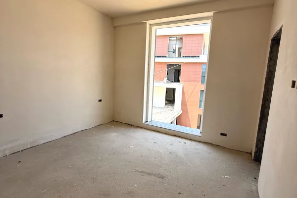 Shtepi ne shitje Apartament ne Tirane, 2+1, Mobilimi Bosh, pa mobiluar, Pagesa 2,880,160  Euro.