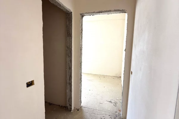 Shtepi ne shitje Apartament ne Tirane, 2+1, Mobilimi Bosh, pa mobiluar, Pagesa 2,880,160  Euro.