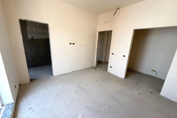 Shtepi ne shitje Apartament ne Tirane, 2+1, Mobilimi Bosh, pa mobiluar, Pagesa 2,880,160  Euro.