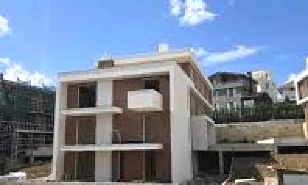 Shtepi ne shitje Apartament ne Tirane, 2+1, Mobilimi Bosh, pa mobiluar, Pagesa 2,880,160  Euro.