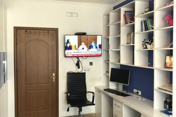 Shtepi ne shitje Apartament ne Tirane, 2+1, Mobilimi E mobiluar, Pagesa 1,500,000  Euro.