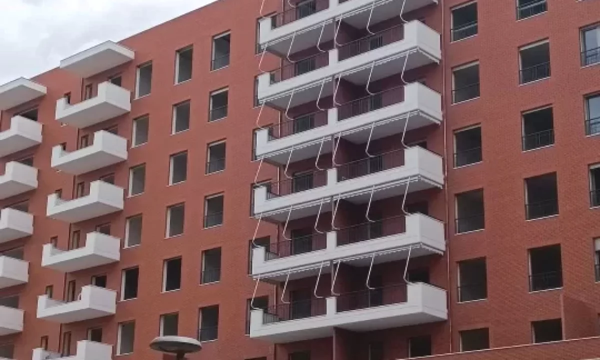 Shtepi ne shitje Vila Luksoze ne Tirane, 2+1, Mobilimi Bosh, pa mobiluar, Pagesa 335,000  Euro.