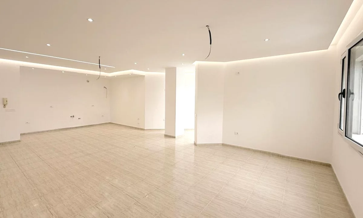 Shtepi ne shitje Apartament ne Tirane, 2+1, Mobilimi Bosh, pa mobiluar, Pagesa 450,000  Euro.