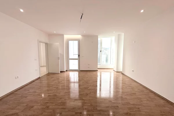 Shtepi ne shitje Apartament ne Tirane, 2+1, Mobilimi Bosh, pa mobiluar, Pagesa 450,000  Euro.