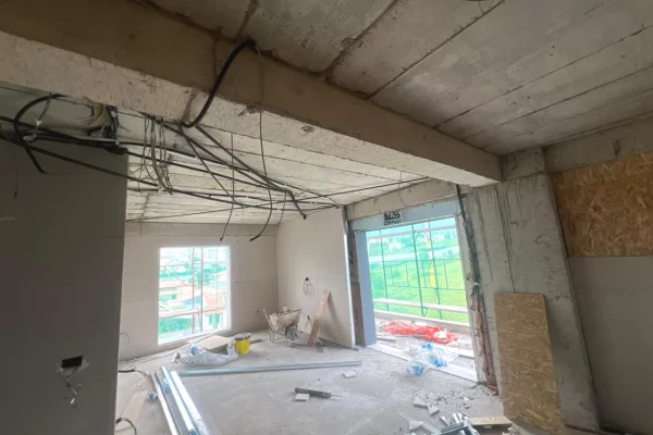 Shtepi ne shitje Apartament ne Tirane, 2+1, Mobilimi Bosh, pa mobiluar, Pagesa 172,800  Euro.