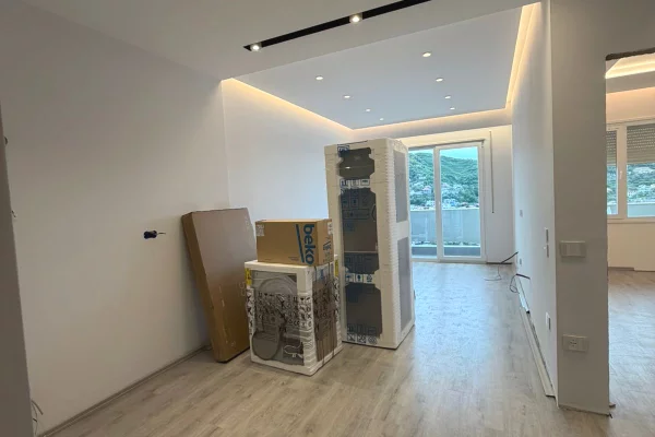 Shtepi ne shitje Apartament ne Tirane, 1+1, Mobilimi Bosh, pa mobiluar, Pagesa 165,000  Euro.