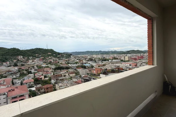 Shtepi ne shitje Apartament ne Tirane, 1+1, Mobilimi Bosh, pa mobiluar, Pagesa 165,000  Euro.