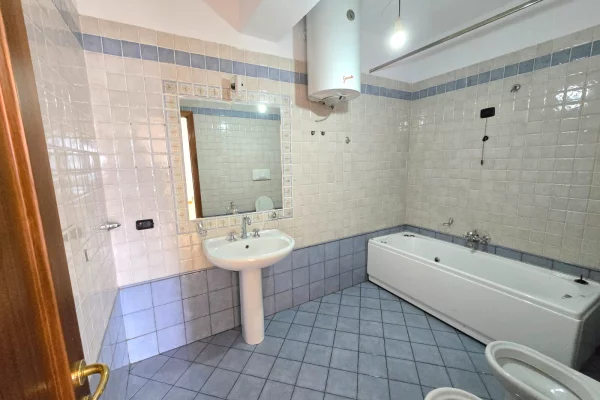 🏢 Jepet Ambient per Zyra me Qira – Torre Drin