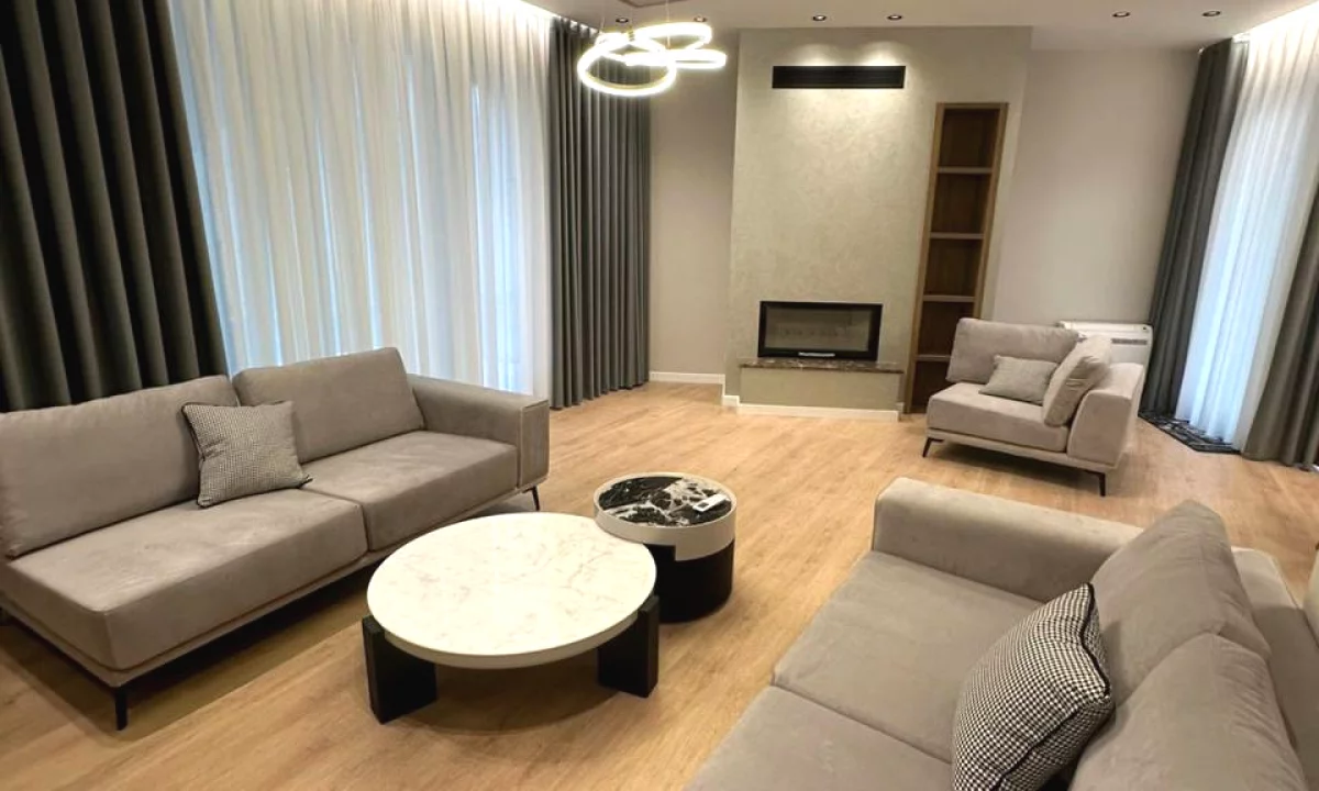 Shtepi me qera Vila Luksoze ne Tirane, 3+1, Mobilimi Bosh, pa mobiluar, Pagesa 4,500  Euro.