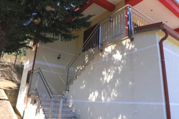 Shtepi ne shitje Vila Luksoze ne Pogradec, 2+1, Mobilimi Bosh, pa mobiluar, Pagesa 260,000  Euro.