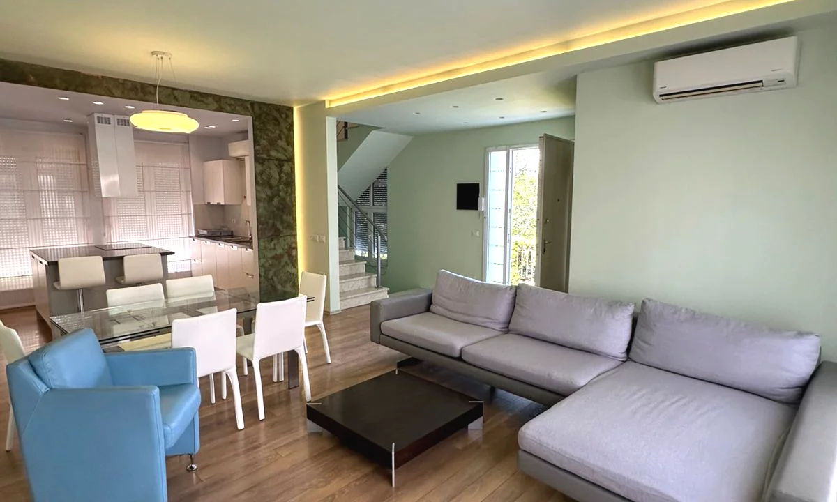 Shtepi me qera Vila Luksoze ne Tirane, 4+1, Mobilimi E mobiluar, Pagesa 250,000  Leke.