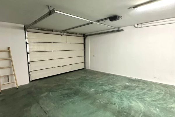 Shtepi me qera Vila Luksoze ne Tirane, 4+1, Mobilimi E mobiluar, Pagesa 250,000  Leke.