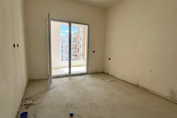 Shtepi ne shitje Apartament ne Tirane, 1+1, Mobilimi Bosh, pa mobiluar, Pagesa 99,815  Euro.