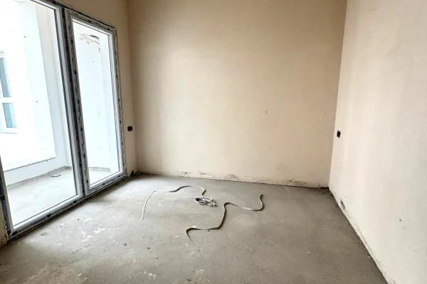 Shtepi ne shitje Apartament ne Tirane, 1+1, Mobilimi Bosh, pa mobiluar, Pagesa 92,500  Euro.