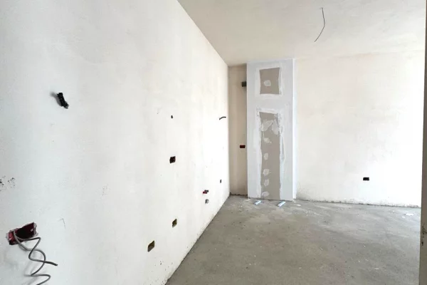 Shtepi ne shitje Apartament ne Tirane, 1+1, Mobilimi Bosh, pa mobiluar, Pagesa 92,500  Euro.