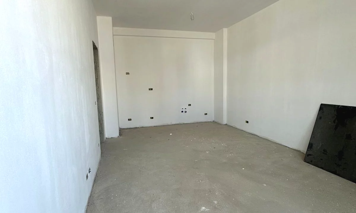 Shtepi me qera Apartament ne Tirane, 2+1, Mobilimi Bosh, pa mobiluar, Pagesa 1,000  Euro.