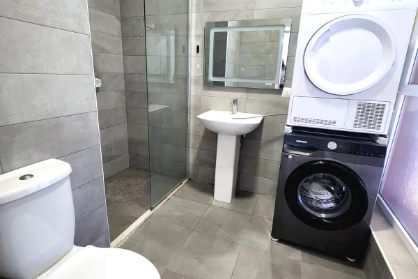 Shtepi ne shitje Apartament ne Tirane, 1+1, Mobilimi E mobiluar, Pagesa 84,000,000  Leke.