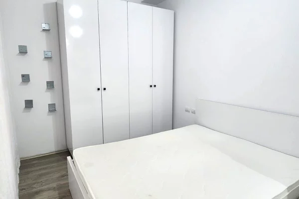 Shtepi ne shitje Apartament ne Tirane, 1+1, Mobilimi E mobiluar, Pagesa 84,000,000  Leke.