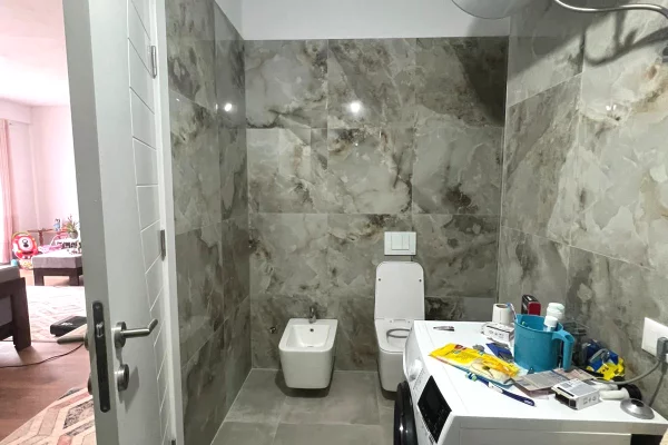 Shtepi ne shitje Apartament ne Tirane, 2+1, Mobilimi Bosh, pa mobiluar, Pagesa 161,000  Euro.