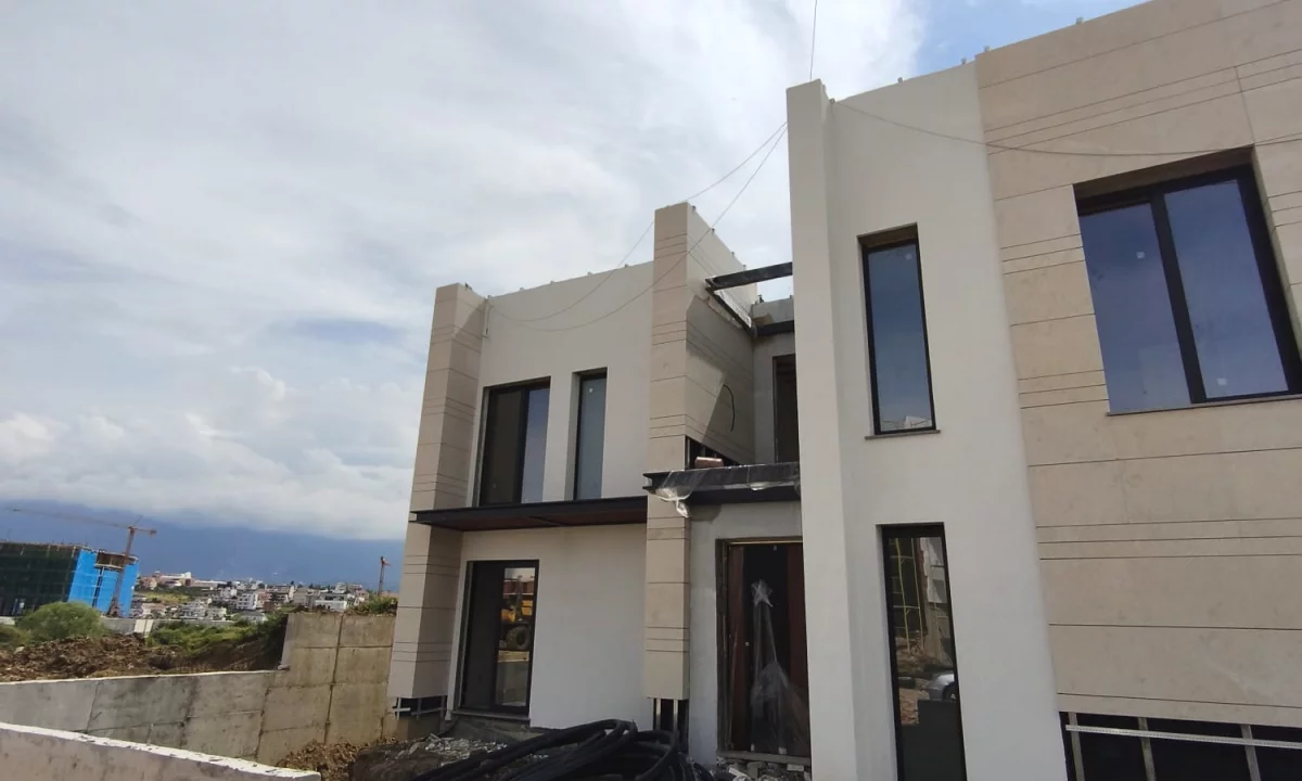 Luxury villas for sale in Tirana 3+1, Emty