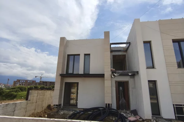 Luxury villas for sale in Tirana 3+1, Emty