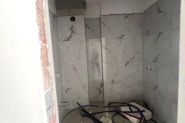 Shtepi ne shitje Apartament ne Tirane, 1+1, Mobilimi Bosh, pa mobiluar, Pagesa 110,000  Euro.