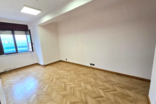 jepet Ambient per Zyra me Qira te Torre Drini ne Qender.  ▪️Kati 10