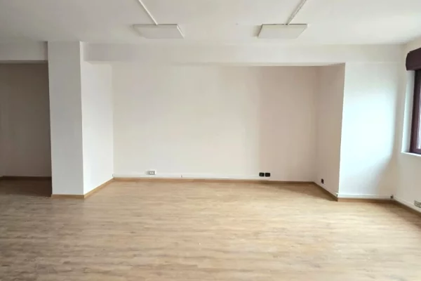 jepet Ambient per Zyra me Qira te Torre Drini ne Qender.  ▪️Kati 10