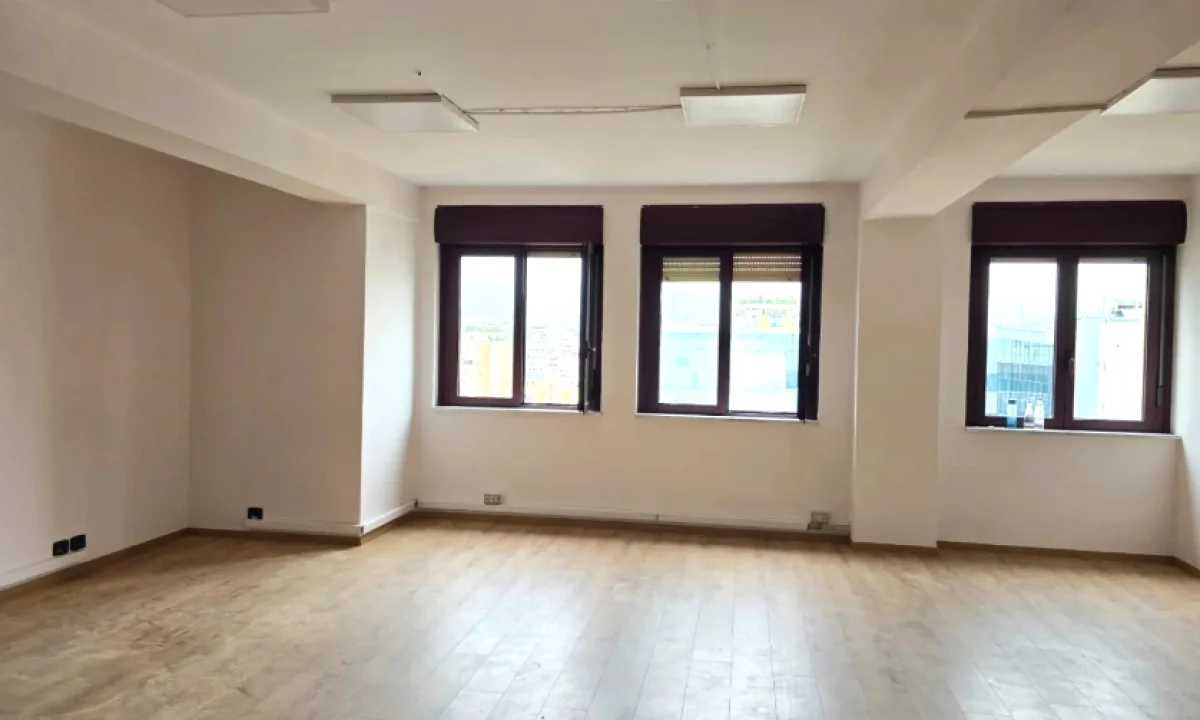 jepet Ambient per Zyra me Qira te Torre Drini ne Qender.  ▪️Kati 10