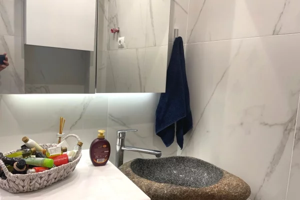 Shtepi ne shitje Apartament ne Tirane, 2+1, Mobilimi Bosh, pa mobiluar, Pagesa 105,000  Euro.