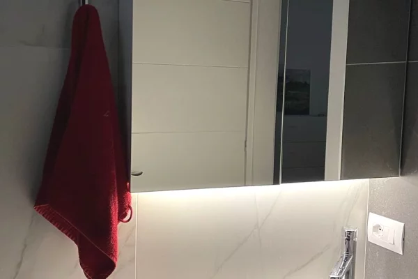 Shtepi ne shitje Apartament ne Tirane, 2+1, Mobilimi Bosh, pa mobiluar, Pagesa 105,000  Euro.